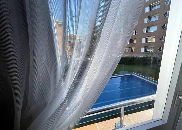 Con Piscina Cerca De Playa De Fenals Апартаменты *