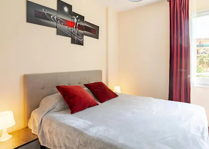 Con Piscina Cerca De Playa De Fenals * 滨海略雷特