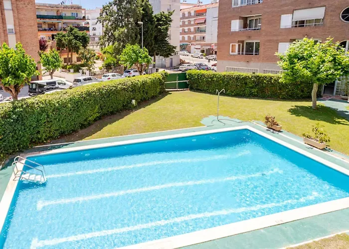 Con Piscina Cerca De Playa De Fenals * 滨海略雷特