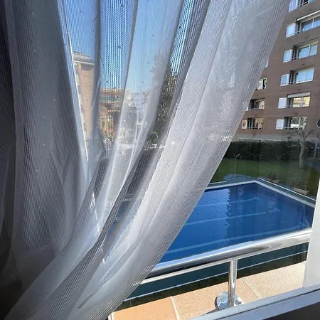 Con Piscina Cerca De Playa De Fenals 아파트 *
