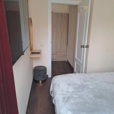 Con Piscina Cerca De Playa De Fenals Appartement